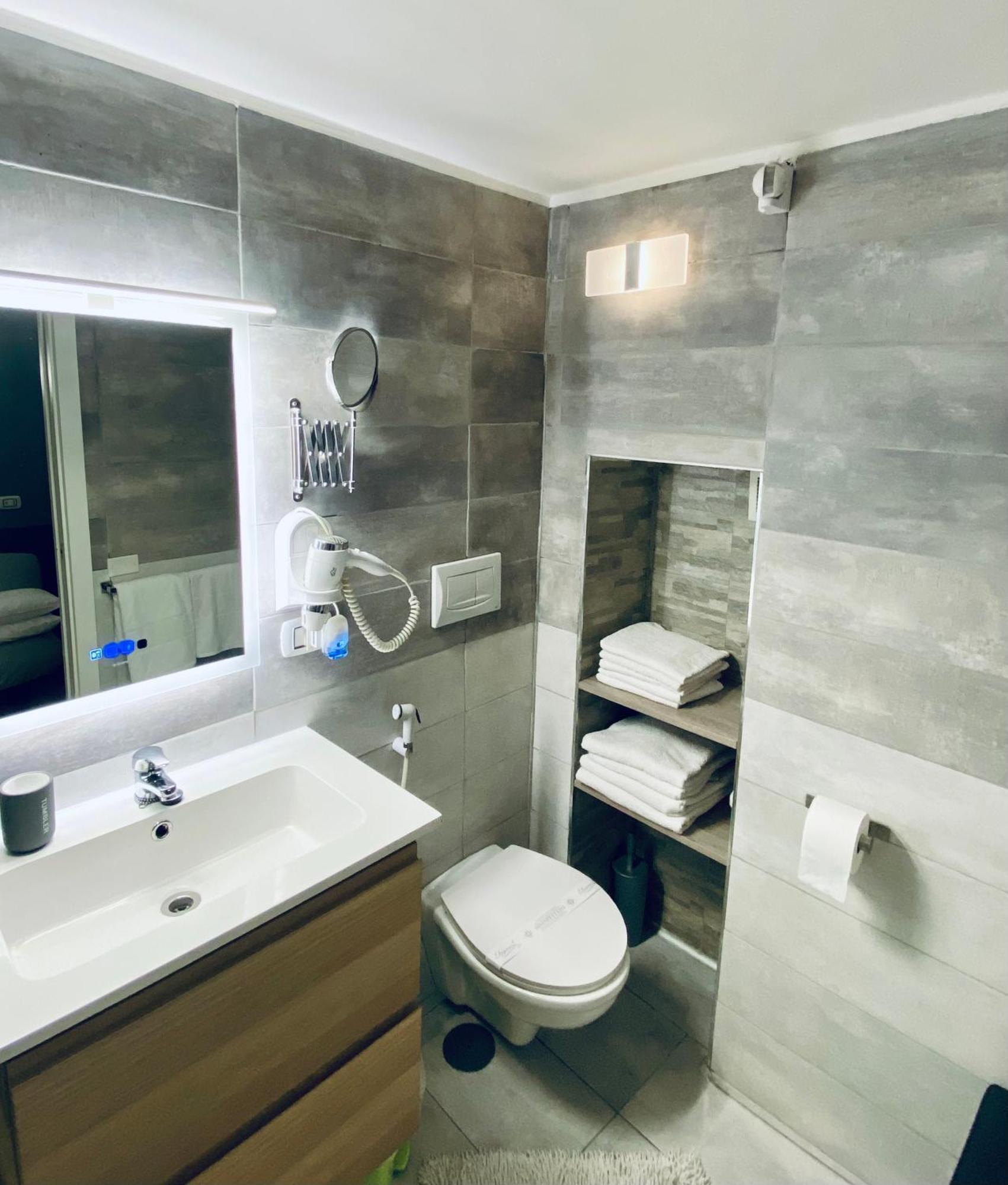 Appartamento Magda House & Parking Bari Esterno foto